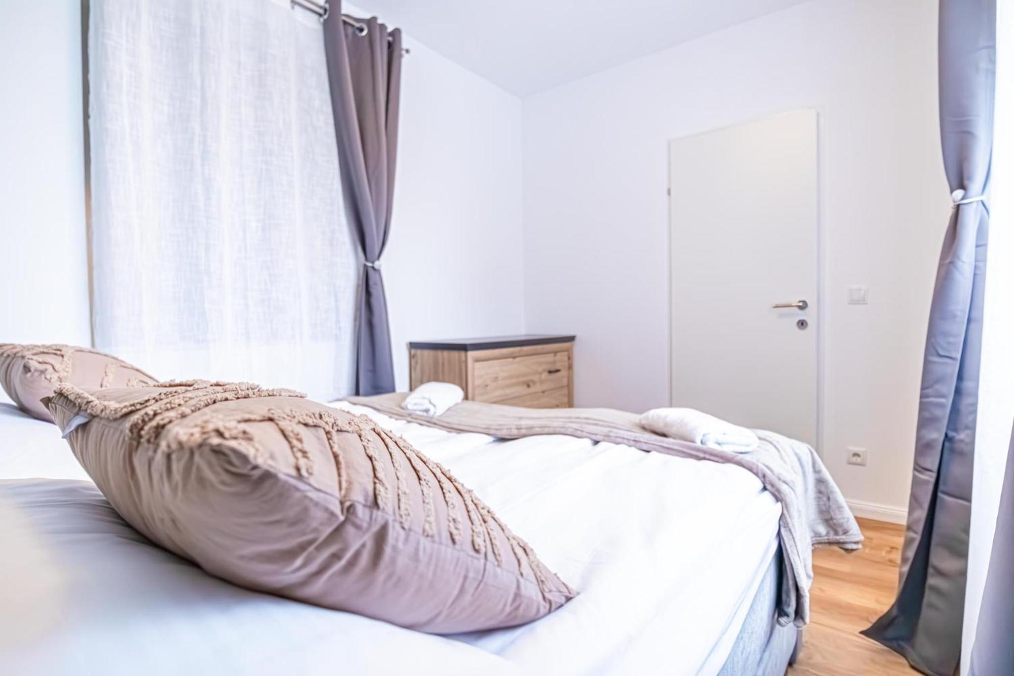 Charming 1Br And 1Lr Apt Modern Design Donaustadt เวียนนา ภายนอก รูปภาพ