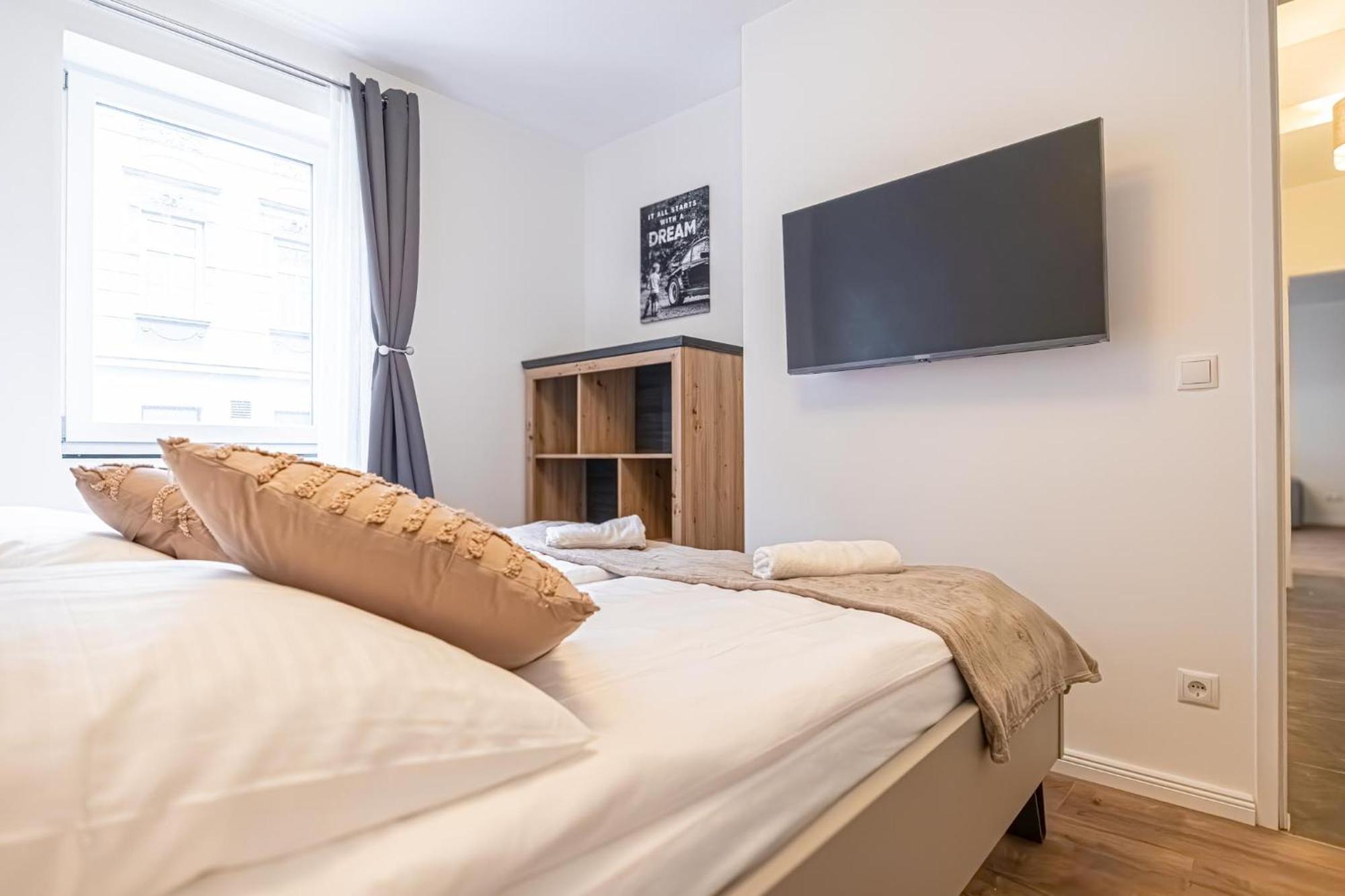 Charming 1Br And 1Lr Apt Modern Design Donaustadt เวียนนา ภายนอก รูปภาพ